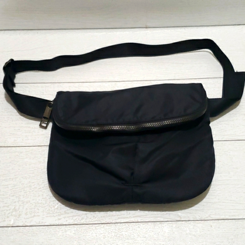 Lululemon Black Nylon Waist Crossbody Flap Top Bag Unisex